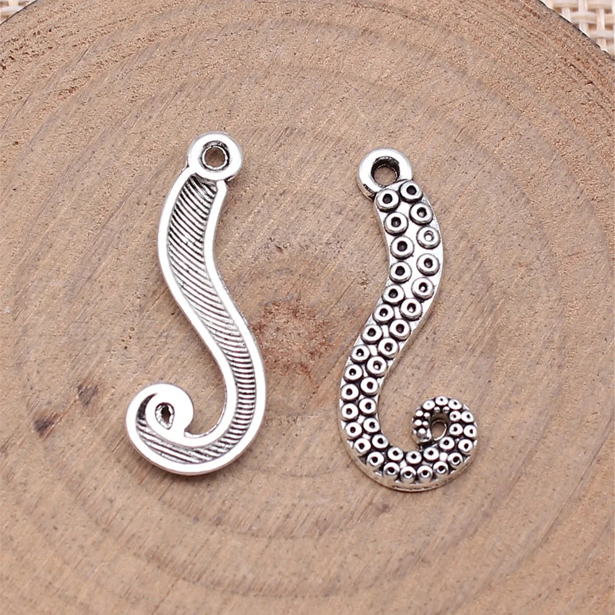 26x10mm 1.1g Multi Color Zinc Alloy Octopus Tentacle Fish Charm Pendant for DIY Jewelry Making