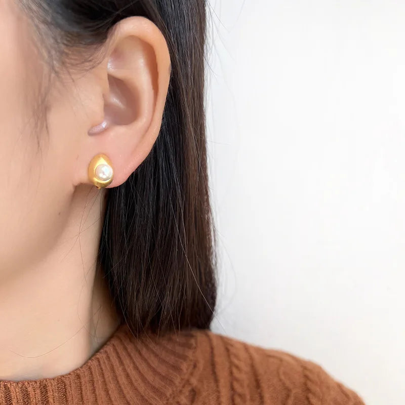 Elegant Luxury Brushed Gold Alloy Oval Teardrop Pearl Stud & Clip On No Piercing Women's Fashion Earrings