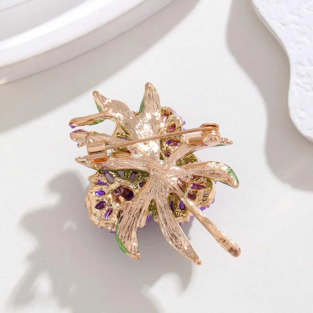 Elegant Red Daisy Flower Bouquet Enamel Brooch With Green Leaves, Women's Lapel Pin Corsage Suit Accessory