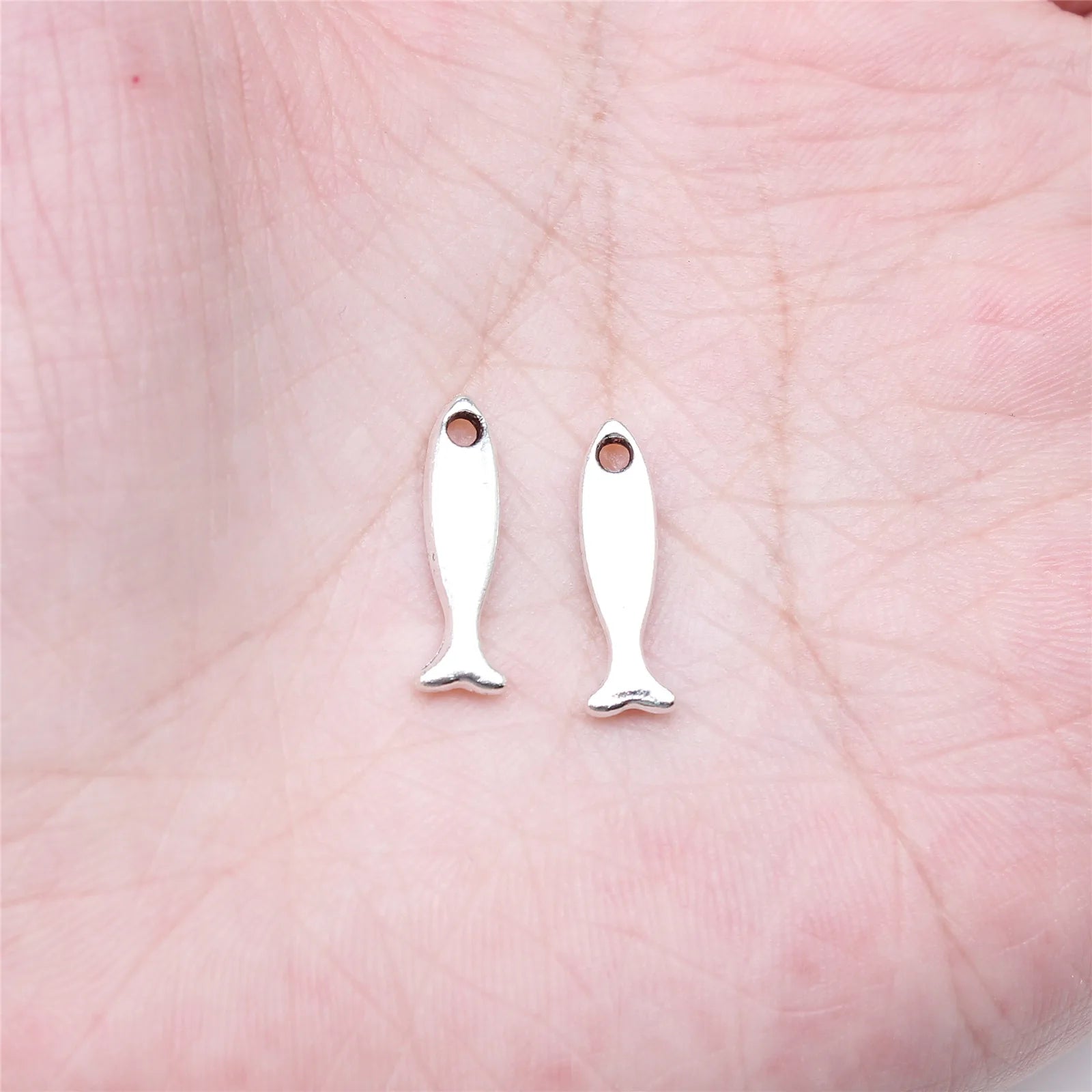16x5mm 0.5g Antique Silver Zinc Alloy Small Fish Charm Pendant for Necklace Bracelet Making