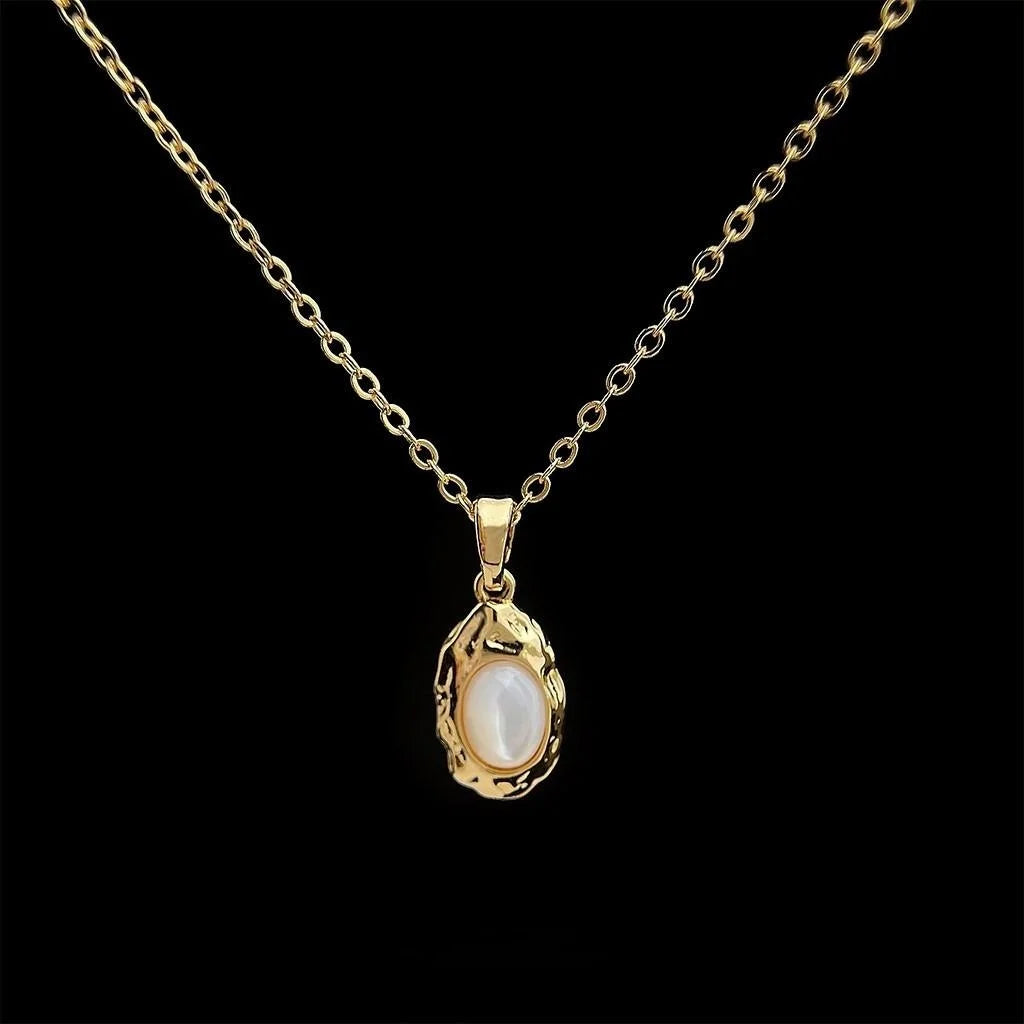 18K Gold Plated Copper Mother Of Pearl Oval Geometric Pendant Clavicle Necklace