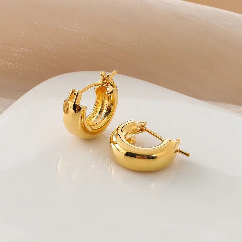 Elegant Gold Alloy Geometric Round Spiral Hoop Stud & Clip On No Piercing Minimalist Ear Cuff Earrings
