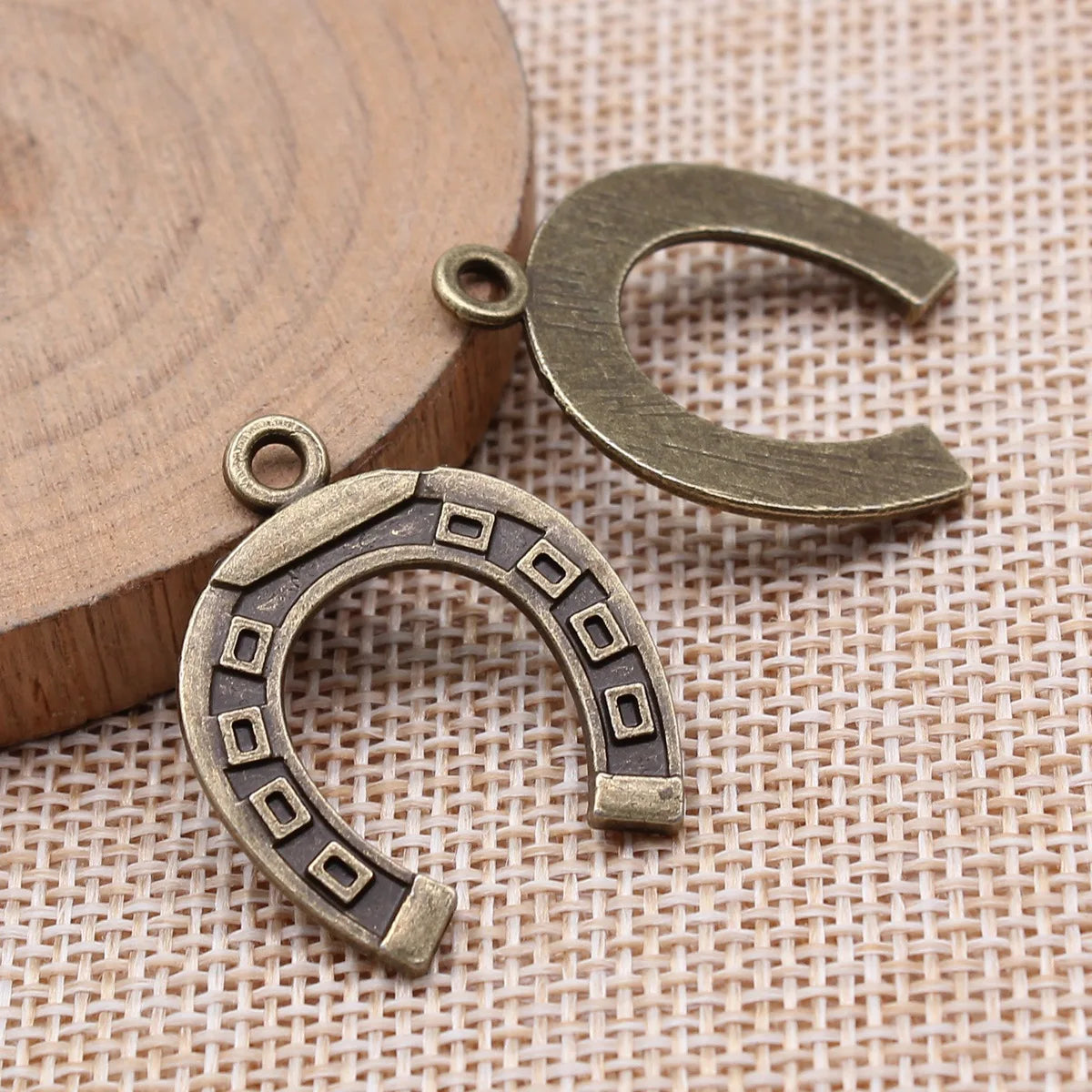 30x24mm 2.5g Zinc Alloy Horseshoe Charm Pendant for DIY Necklace Bracelet Jewelry Making