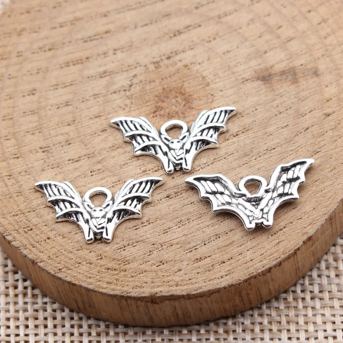 20x10mm 0.62g Antique Silver Zinc Alloy Bat Charm Pendant for DIY Halloween Jewelry Accessories