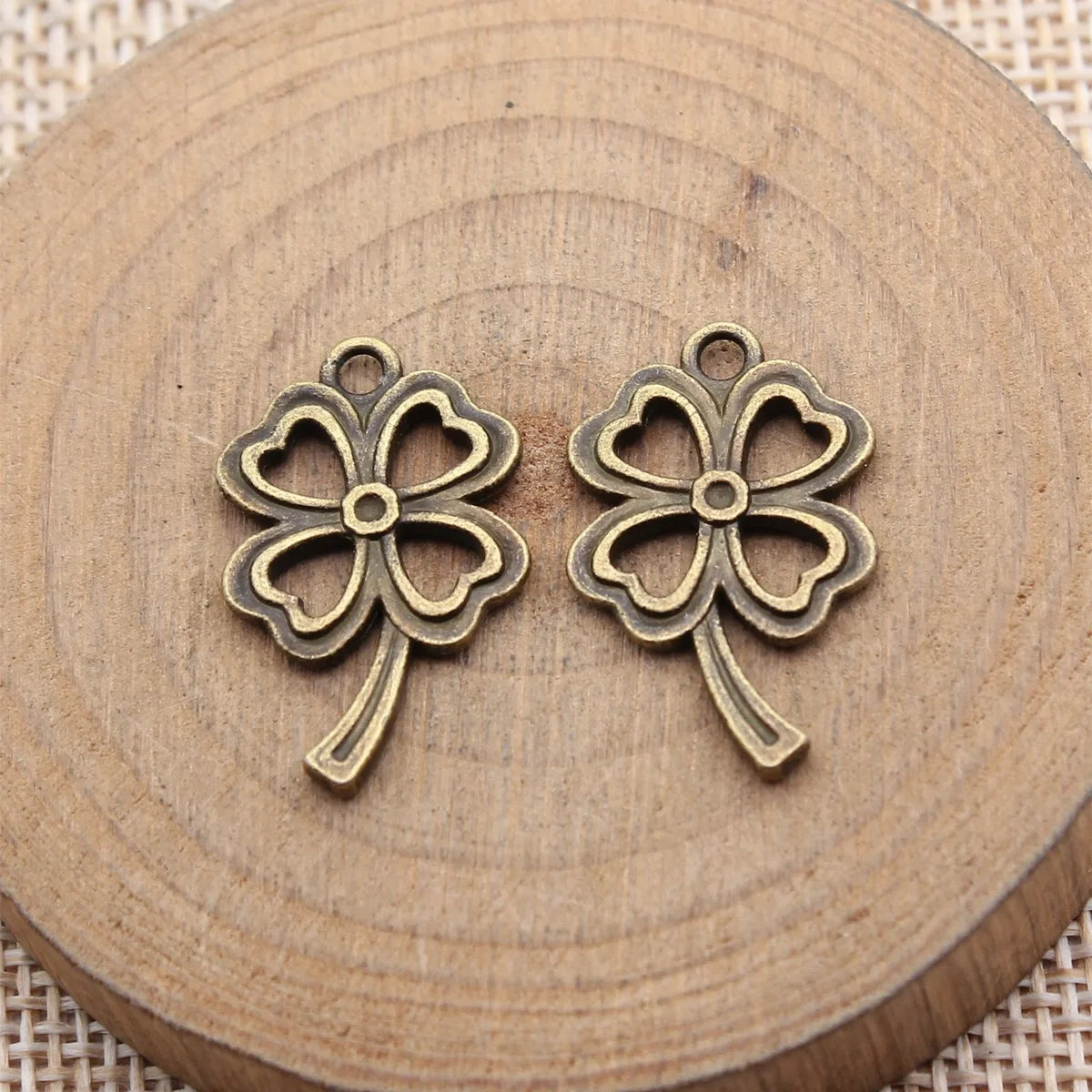 24x16mm 1.45g Multicolor Zinc Alloy Hollow Four Leaf Clover charm pendant for DIY clothing and jewelry