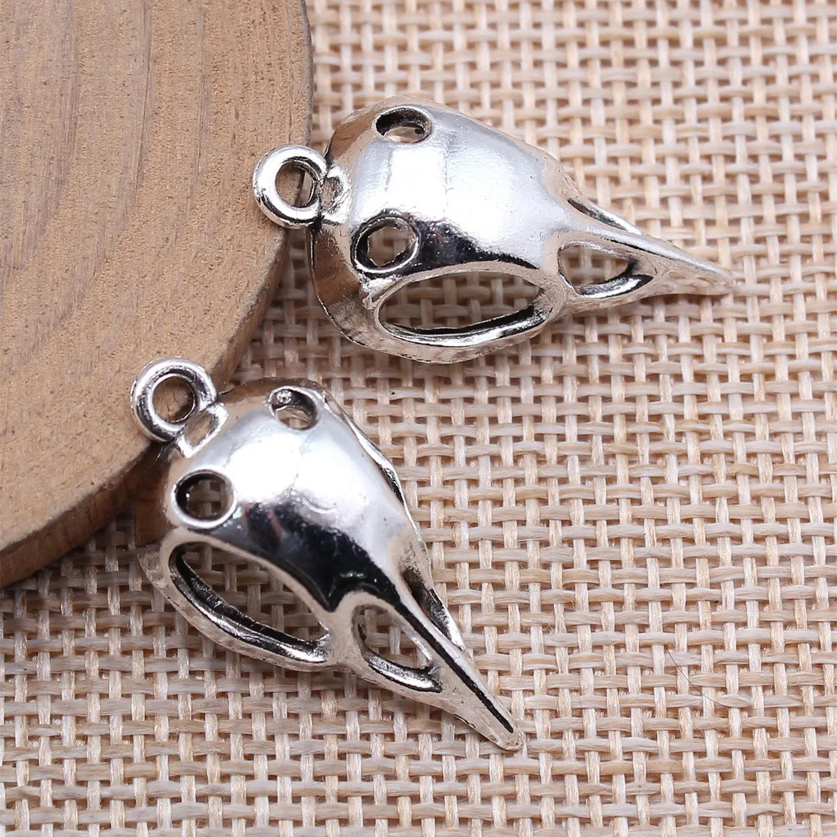 30.5x15x10.5mm 3.2g Antique Silver Zinc Alloy Bird Beak Skull Charm Pendant for Gothic DIY Jewelry Making