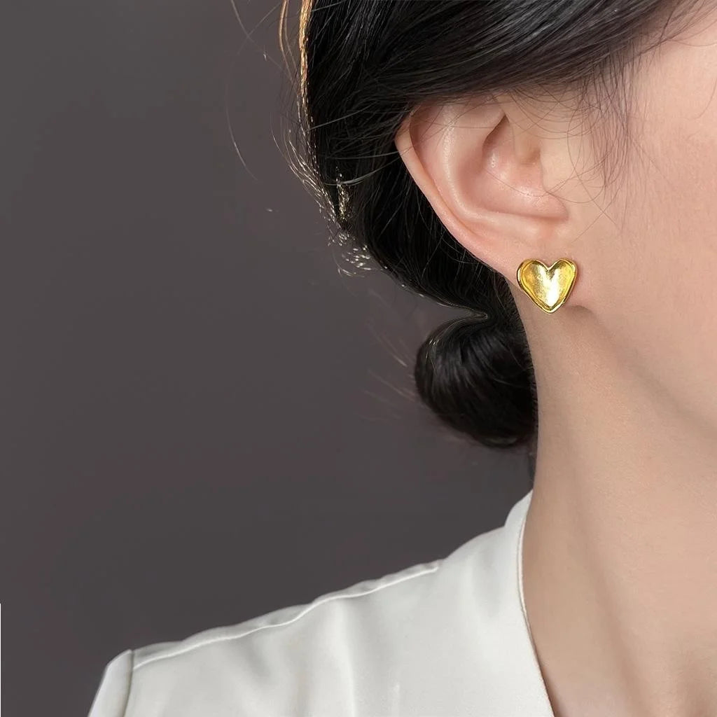 14K Matte Gold Plated Copper Curved Heart Stud Earrings For Women Light Luxury Jewelry