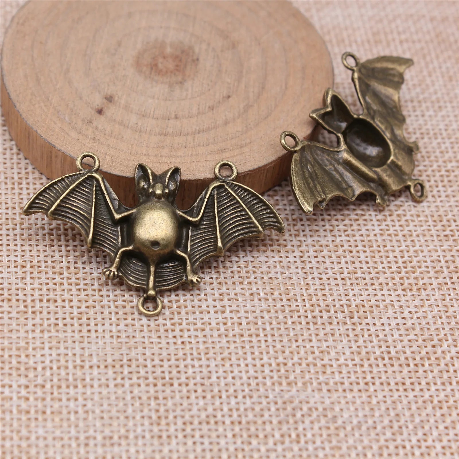 30x48mm 5.1g Multicolor Zinc Alloy Bat Connector Charm for DIY Halloween Necklace Bracelet Making