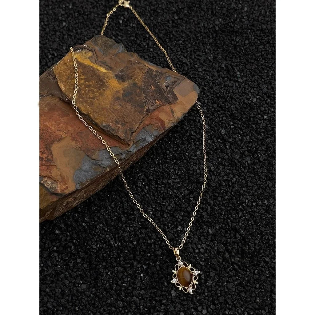 18K Gold Plated Copper Natural Tiger Eye Stone Flower Geometric Maillard Vintage Collarbone Necklace