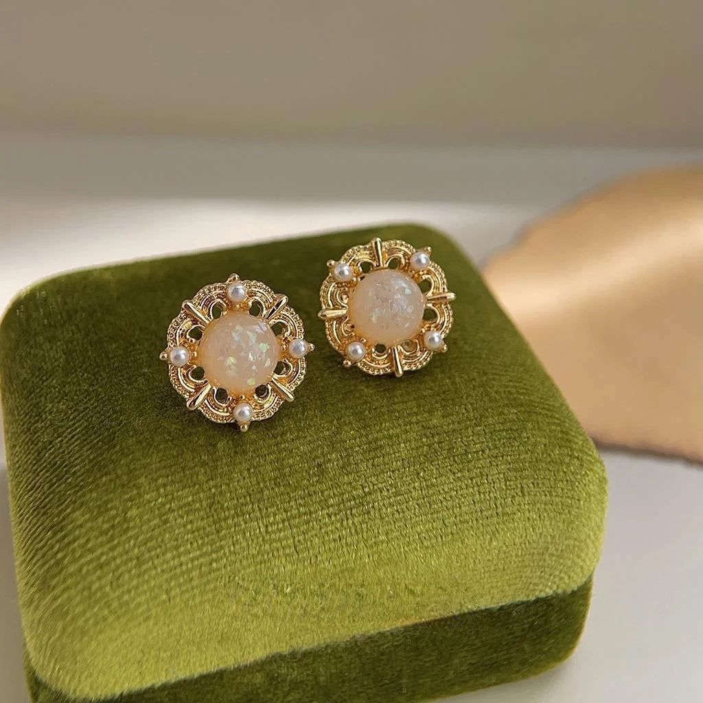 Light Luxury Vintage Silver Plated Alloy Geometric Round Line Stud Earrings for Women