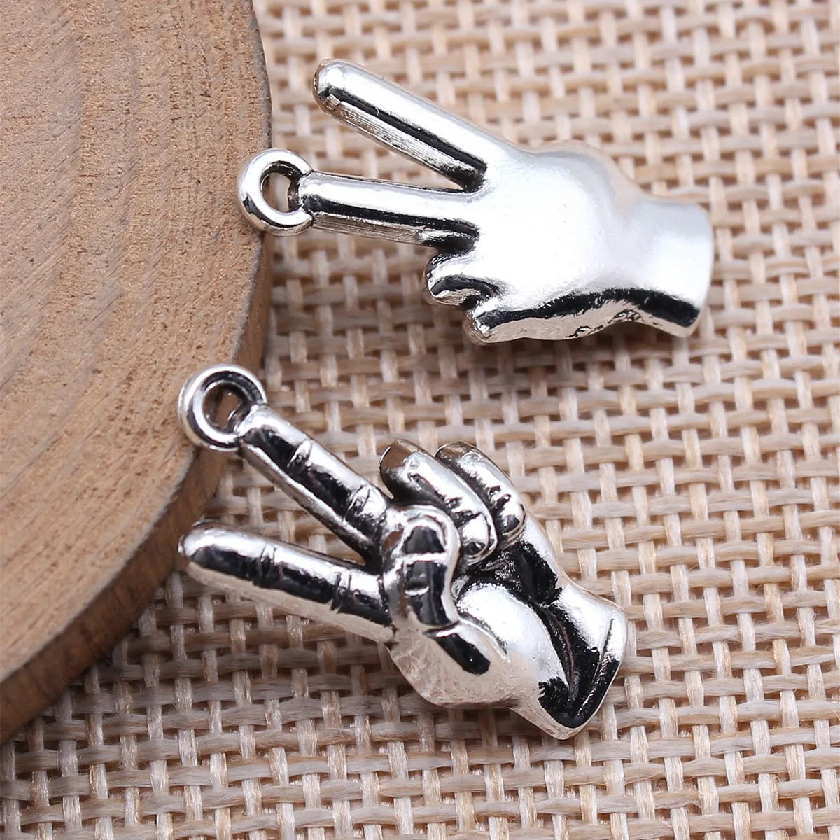 11x24mm 2.9g Antique Silver Zinc Alloy Yeah Hand Gesture charm pendant for DIY jewelry accessories
