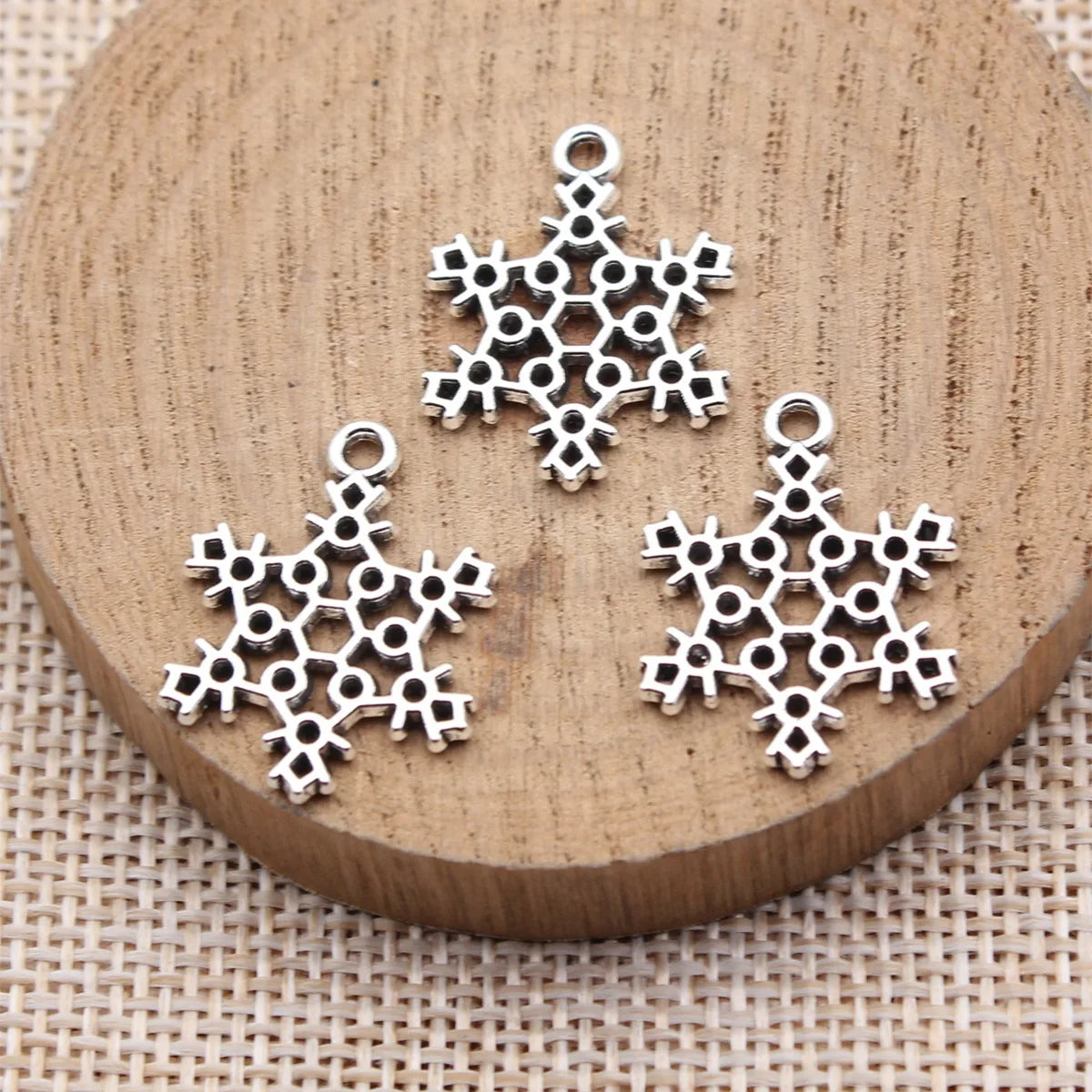 23x17mm 1.3g Antique Silver Zinc Alloy Snowflake Charm Pendant for DIY Winter Jewelry Making