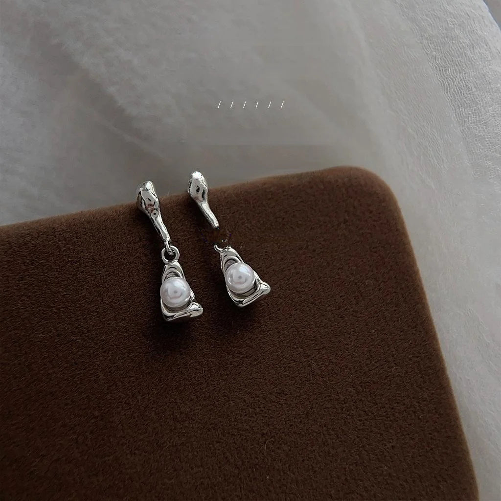 Minimalist Waterdrop Pearl Stud Earrings Smooth Metal Copper Small Commuter Jewelry