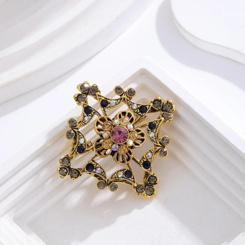 Vintage Baroque Flower Rhinestone Alloy Brooch Elegant Crystal Lapel Pin For Coat Cardigan Suit Accessory