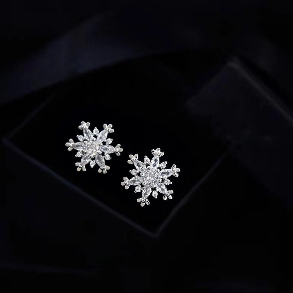Sweet Zircon Snowflake Stud Earrings Silver Plated Needle Winter Floral Jewelry