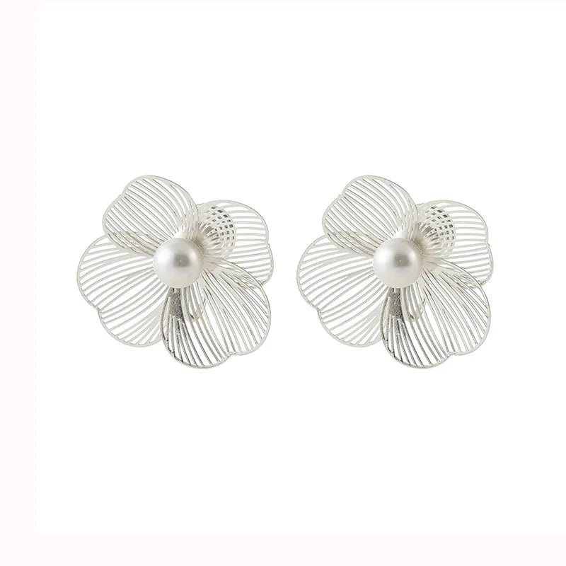 Elegant Hollow Wire Flower Pearl Alloy Stud & Clip On No Piercing Vacation Statement Earrings