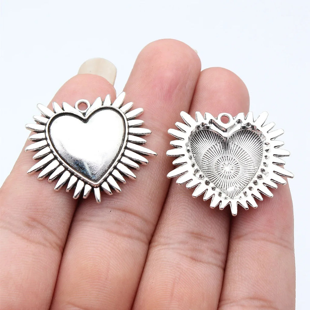 33x29mm 5g Antique Silver Zinc Alloy Gothic Spiked Heart Charm Pendant for DIY Necklace Making