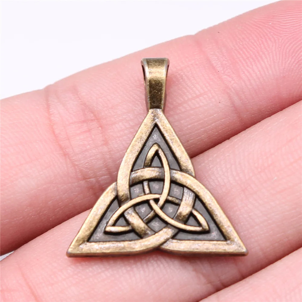 28x24mm 4.3g Antique Silver Zinc Alloy Celtic Amulet Celtic Knot Charm Pendant for Necklace Bracelet Making