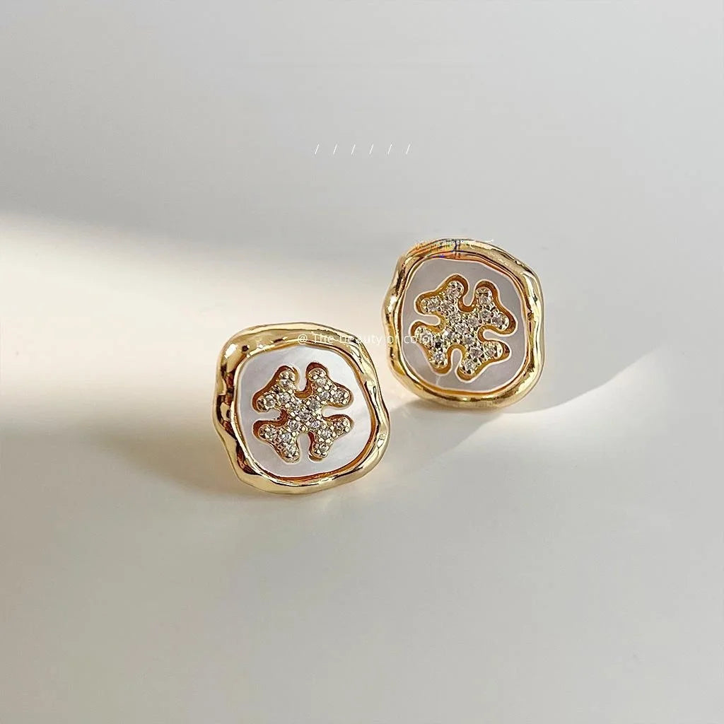 Light Luxury Natural Shell Flower Stud Earrings, Irregular Geometric Copper