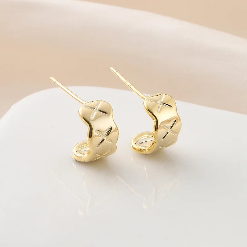 Elegant Gold Alloy Spiral Disc Quilted Star Round Hoop Stud & Clip On No Piercing Fashion Earrings