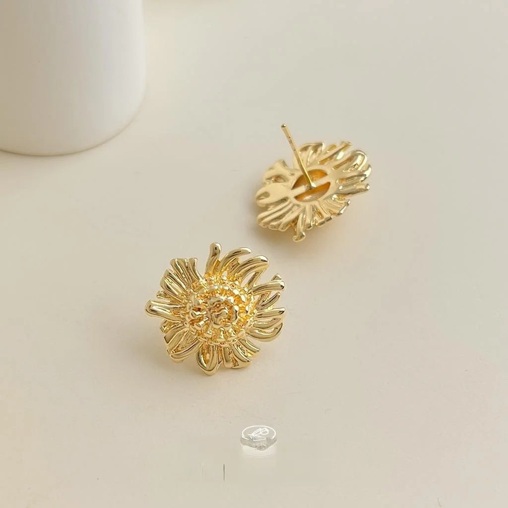 French Vintage 14K Plated Copper Daisy Flower Stud Earrings