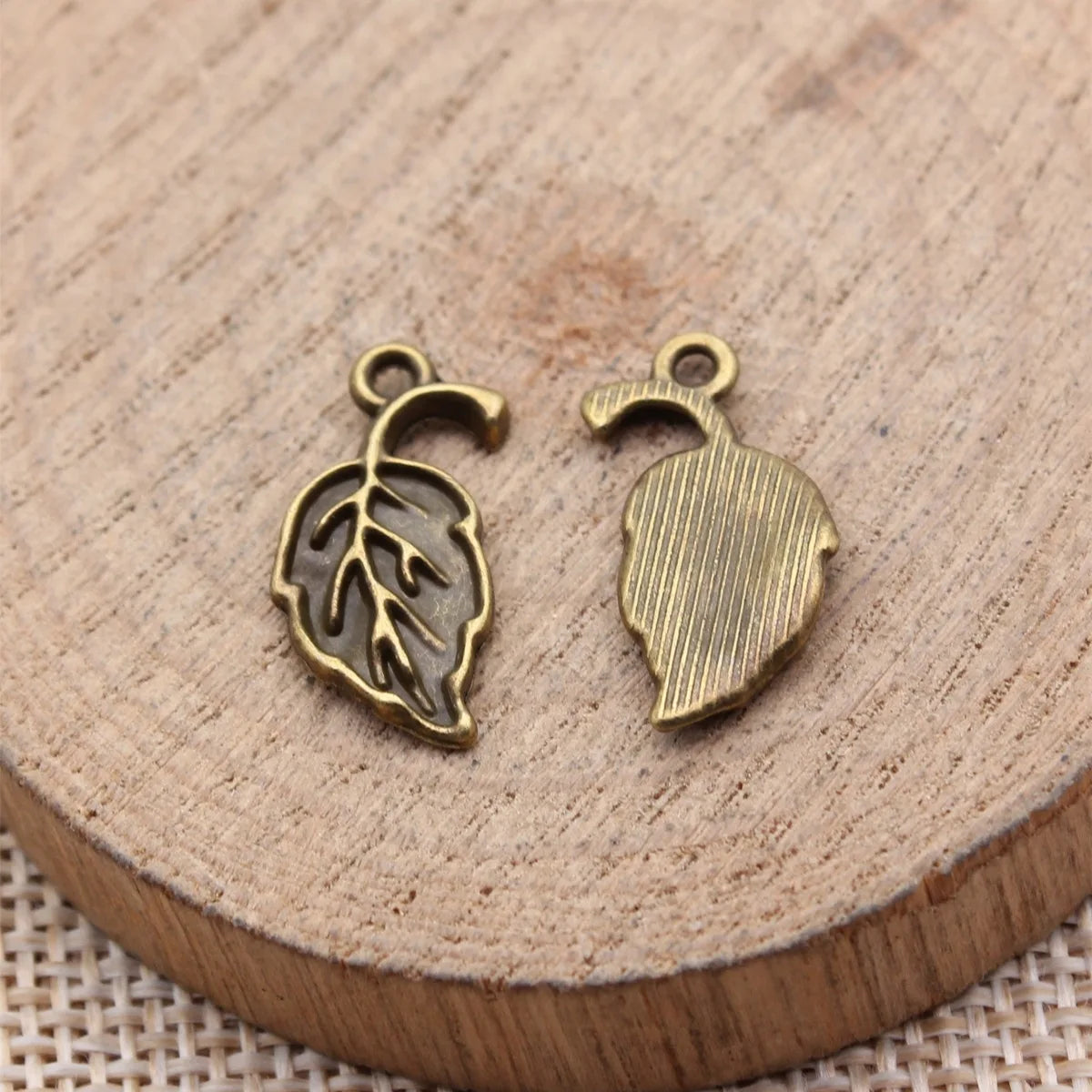 20x10mm 0.95g Multicolor Zinc Alloy Leaf Charm Pendant for Clothing Accessories and DIY Jewelry Making