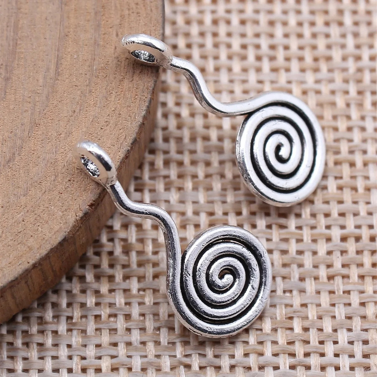 24x11mm 0.76g Antique silver zinc alloy Spiral Swirl charm pendant for DIY necklace bracelets