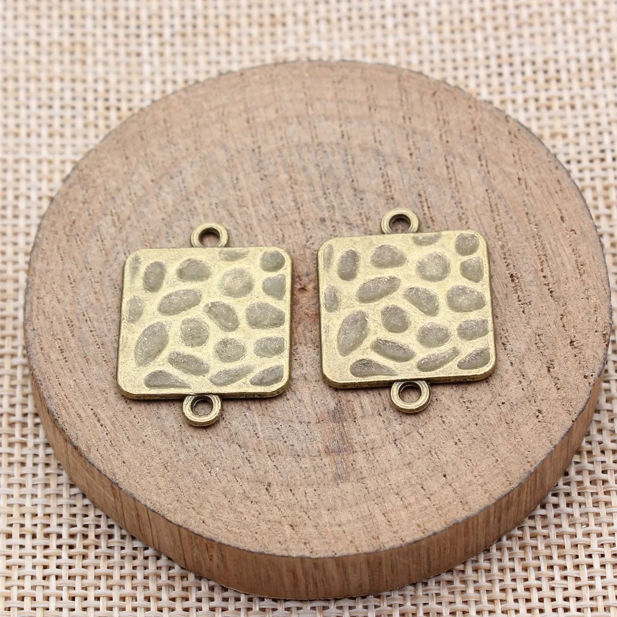 26x19mm 2.9g Antique Bronze Zinc Alloy Hammered Square Connector Charm for DIY Bracelet Jewelry