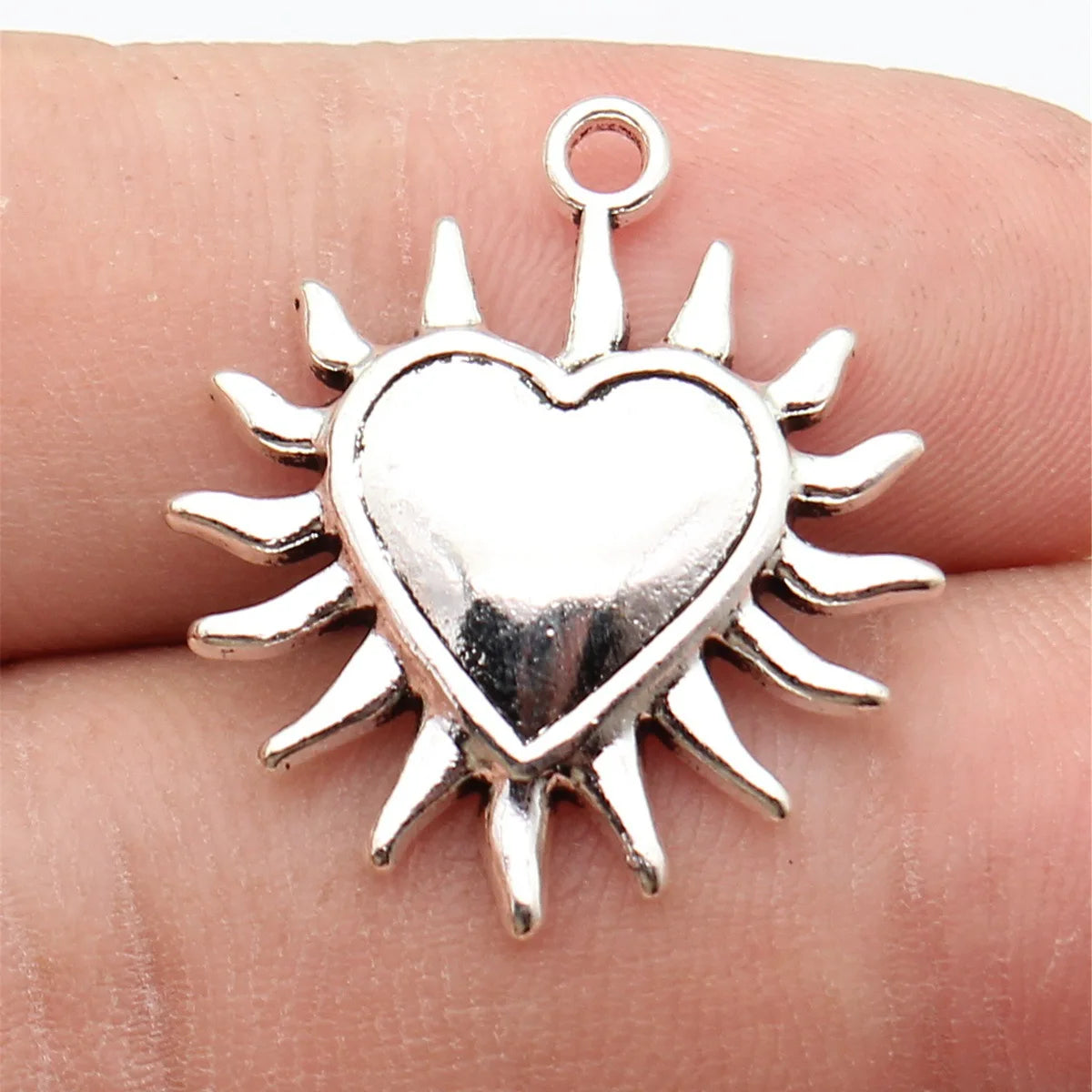 27x24mm 2.9g Antique Silver Zinc Alloy Gothic Heart Charm Pendant for DIY Necklace and Bracelet Making