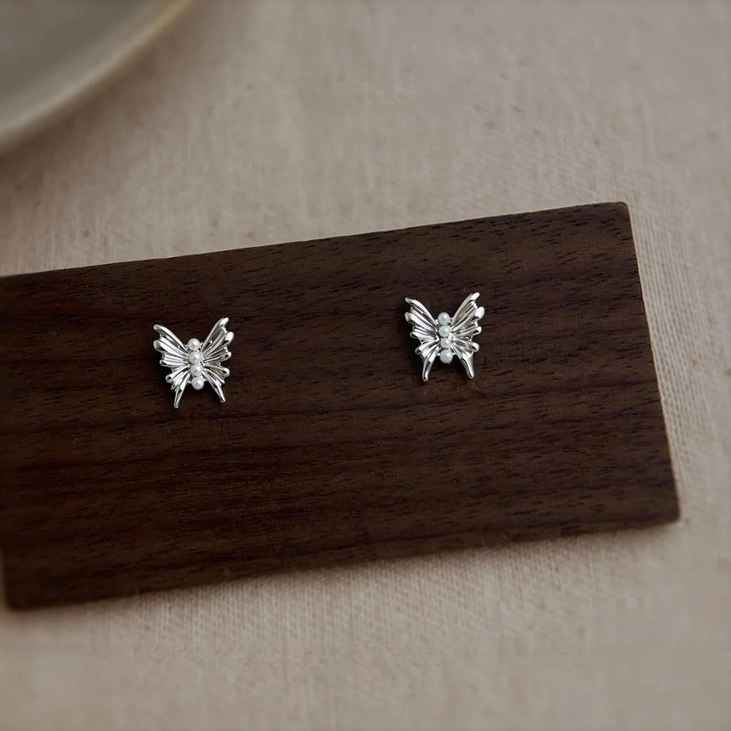 Sweet Butterfly Pearl Stud Earrings Copper Silver Plated Pin Minimalist Commuter Jewelry