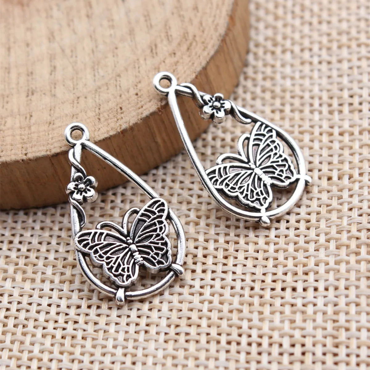25x14mm 1.35g Antique Silver Zinc Alloy Flower Butterfly Teardrop Charm Pendant for DIY Jewelry