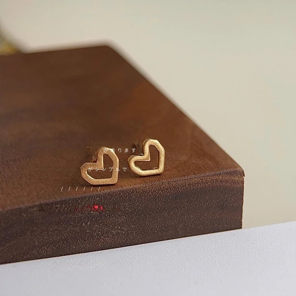 Small Minimalist Copper Hollow Heart Stud Earrings Fashion Commuter Versatile Jewelry