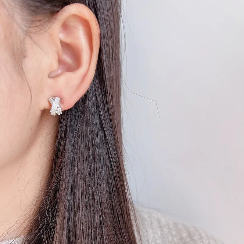 Elegant Shell Cross Mother Of Pearl Zircon Alloy Stud & Clip On No Piercing Geometric Hoop Earrings