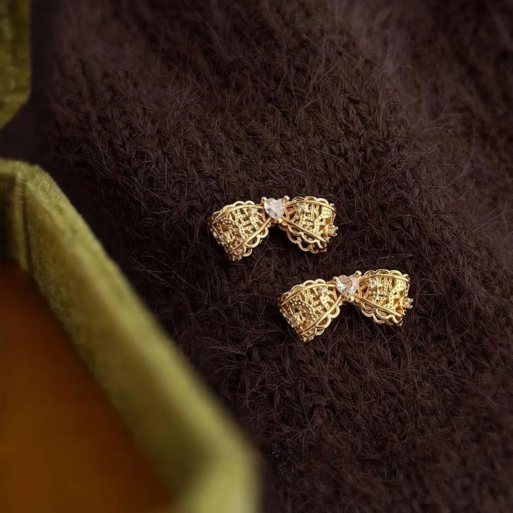 Old Money Style Copper Zircon Heart Bow Stud Earrings With Silver Plated Pins And Hollow Lace Design