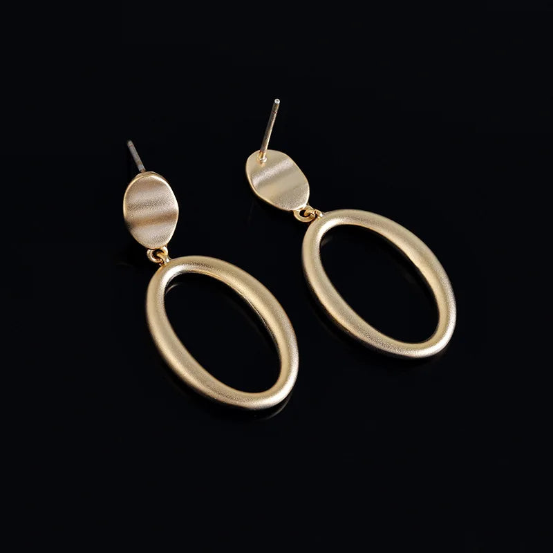 Elegant Matte Gold Alloy Oval Hoop Drop Stud & Clip On No Piercing Minimalist Women's Fashion Earrings