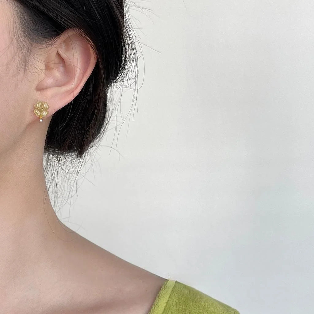 Forest Style Resin Pearl Flower Stud Earrings Silver Plated Pin Minimalist Leaf Design