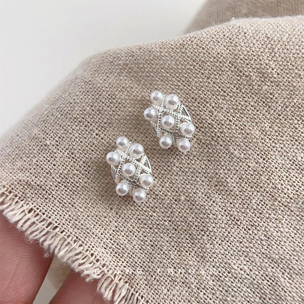 French Light Luxury Hollow Lace High-Luster Pearl Stud Earrings Vintage Ethnic Copper Jewelry