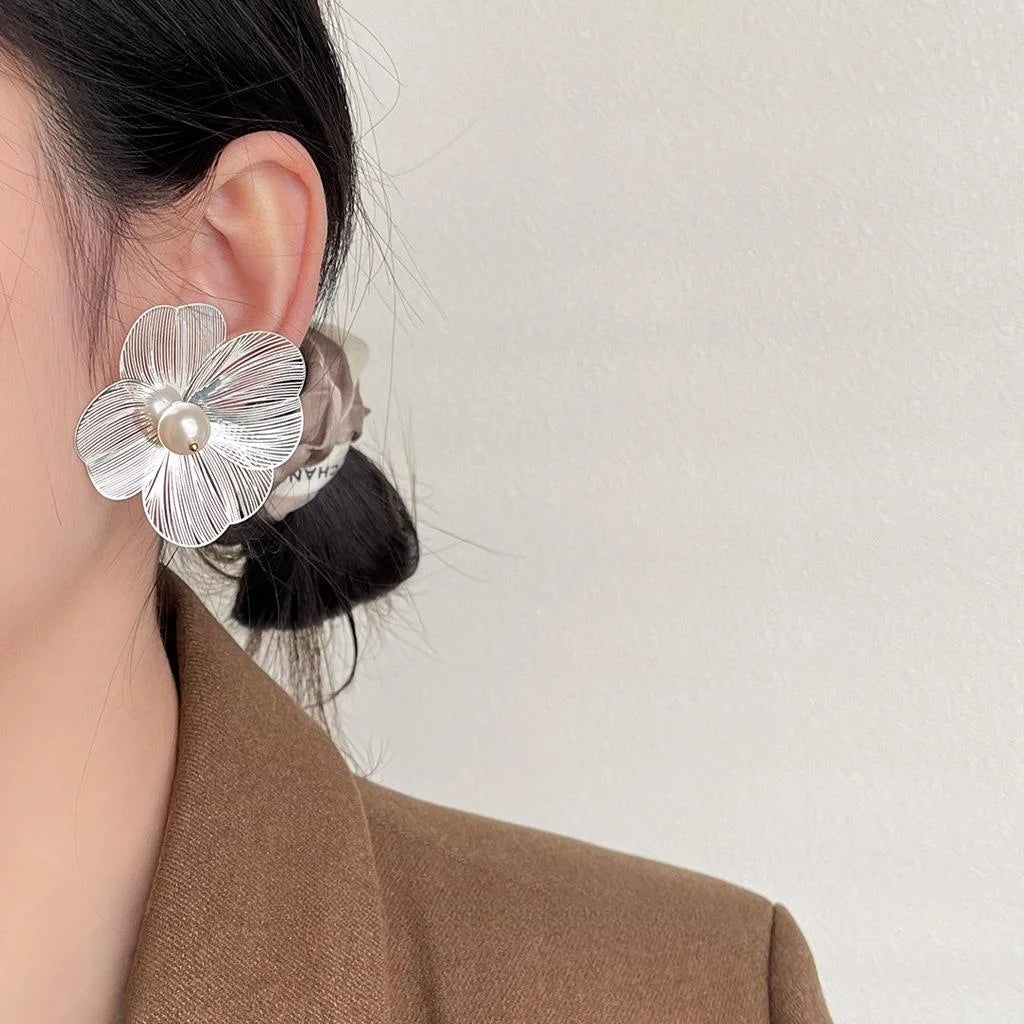 2025 Designer Exaggerated Flower Drop Earrings Copper Glass Pearl Street Style Jewelry
