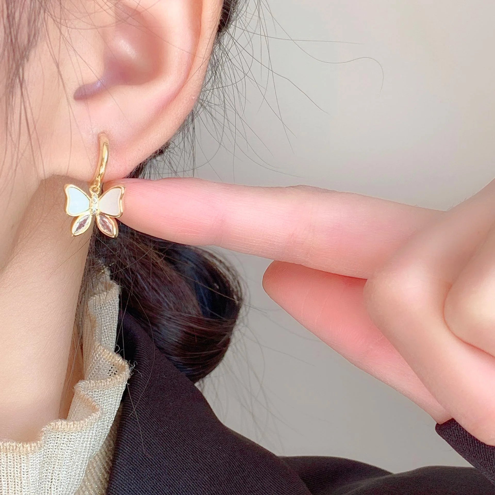 Elegant White Enamel Butterfly Alloy Zircon Stud & Clip On No Piercing Bow Dangle Earrings