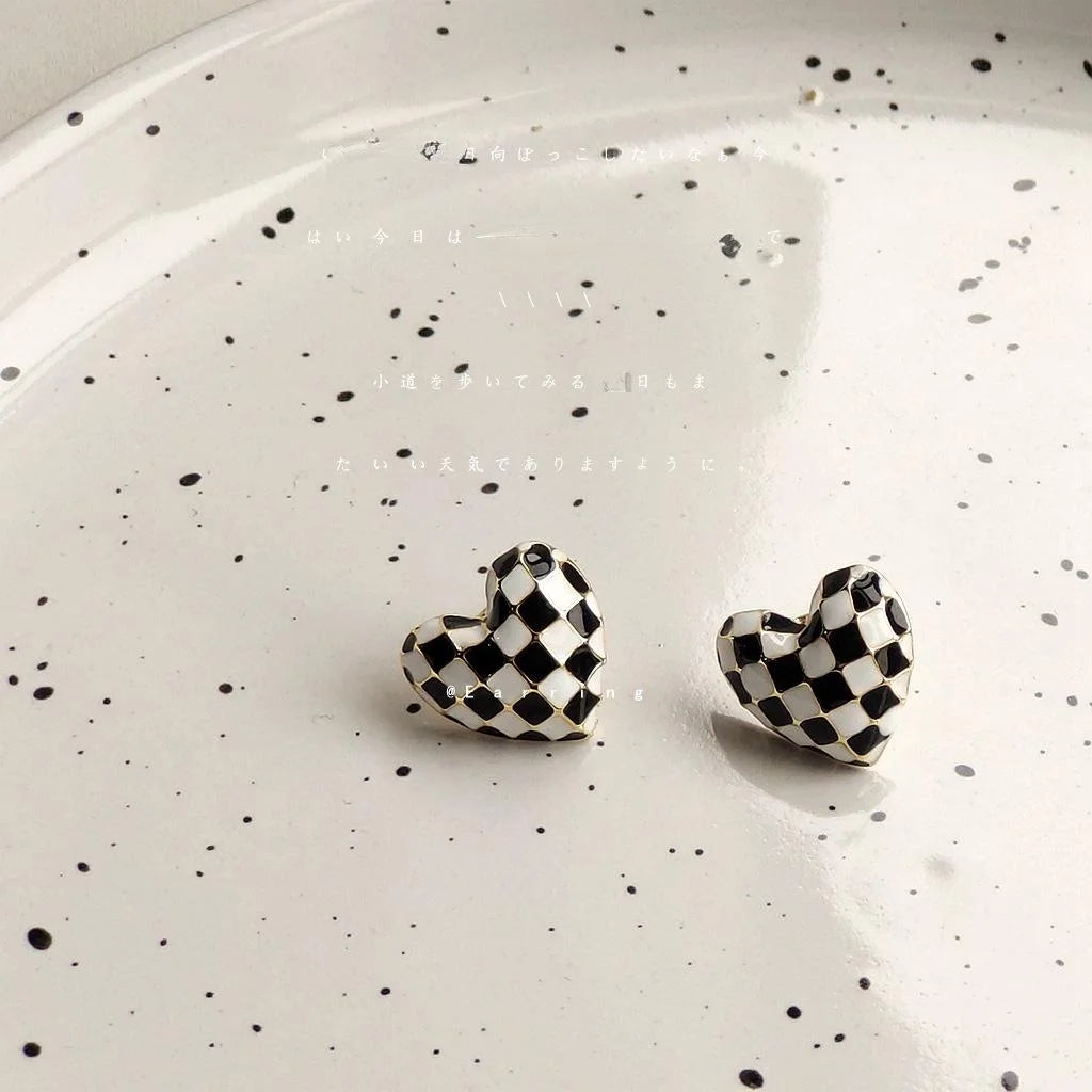 Elegant Black White Checker Heart Copper Stud Earrings Minimalist Enamel Casual Jewelry