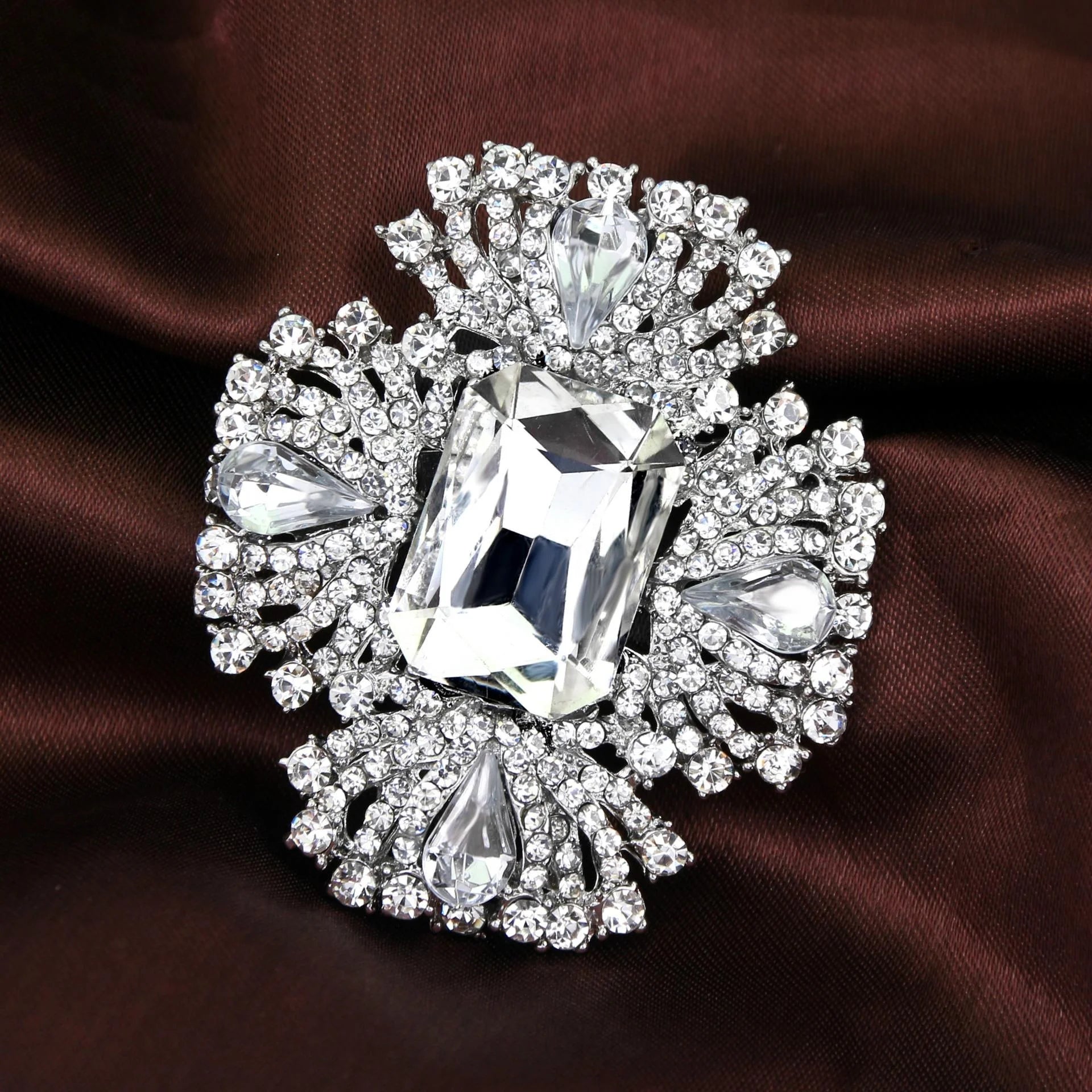 Luxury Royal Blue Crystal Rhinestone Flower Brooch Elegant Alloy Lapel Pin Corsage For Fur Coat Suit Gift