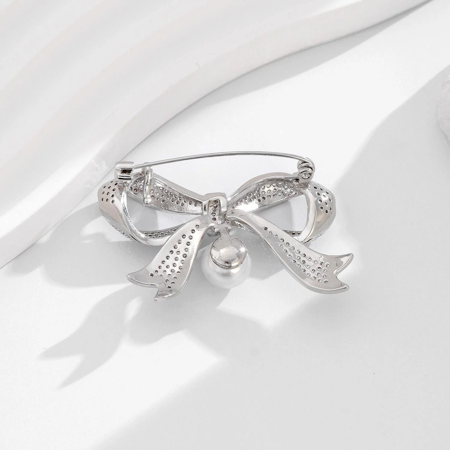 Elegant Pearl Bow Brooch With Rhinestone Pave Copper Plated Lapel Pin For Wedding Corsage Gift