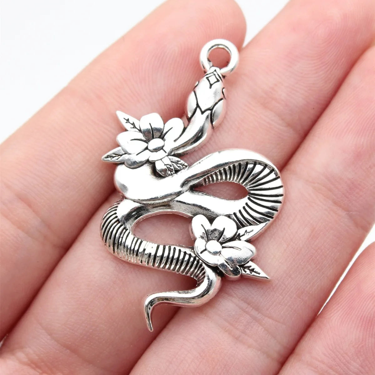 43x26mm 6.8g Antique Silver Zinc Alloy Flower Snake Charm Pendant for DIY Gothic Jewelry Making