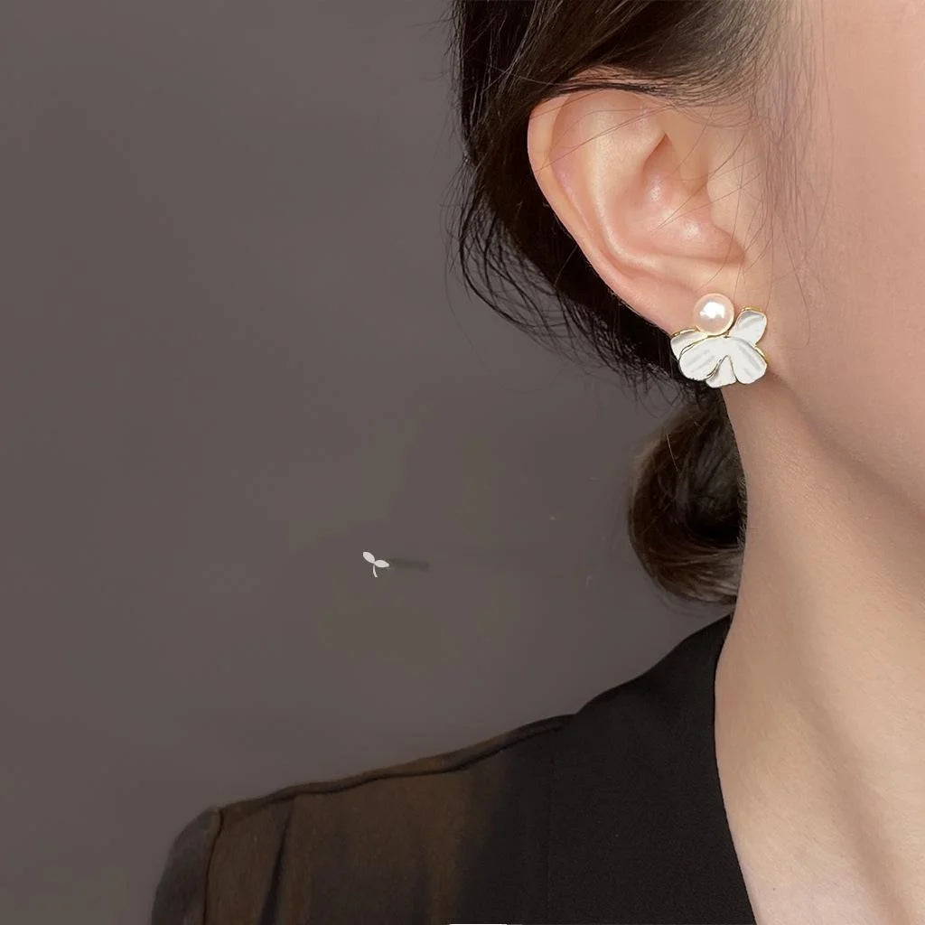 Freshwater Pearl White Flower Stud Earrings Elegant Sweet Floral Petal Jewelry