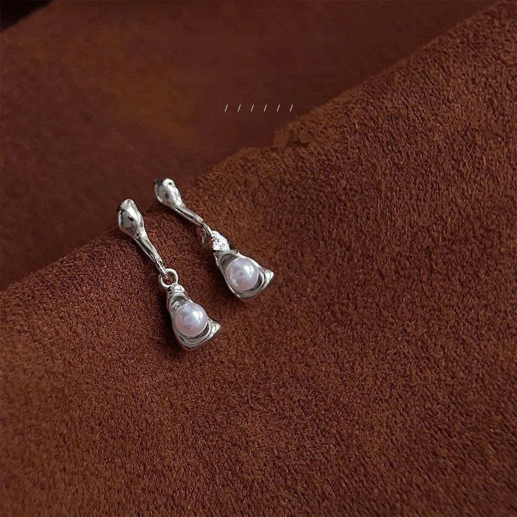 Minimalist Waterdrop Pearl Stud Earrings Smooth Metal Copper Small Commuter Jewelry