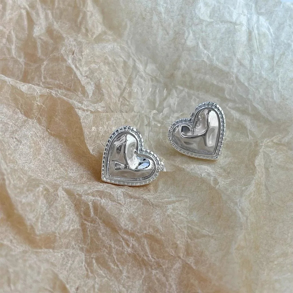 Sweet Cool Textured Heart Copper Stud Earrings Liquid Metal Minimalist Commuter Jewelry