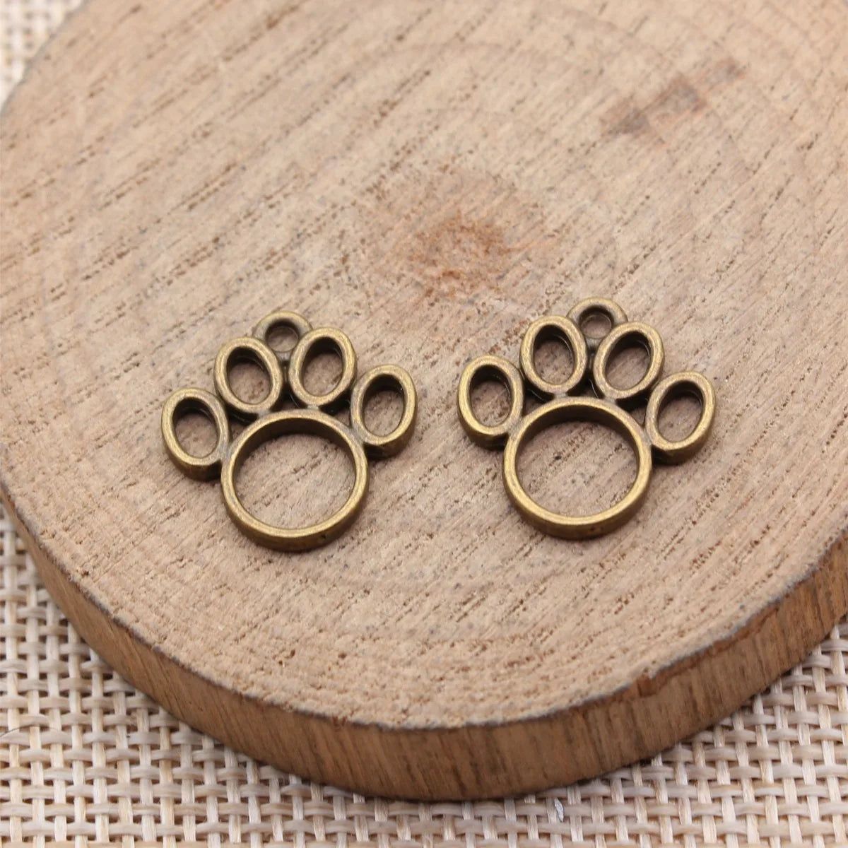 17x16mm 0.89g Multicolor Zinc Alloy Hollow Paw charm pendant for pet themed necklaces and bracelets