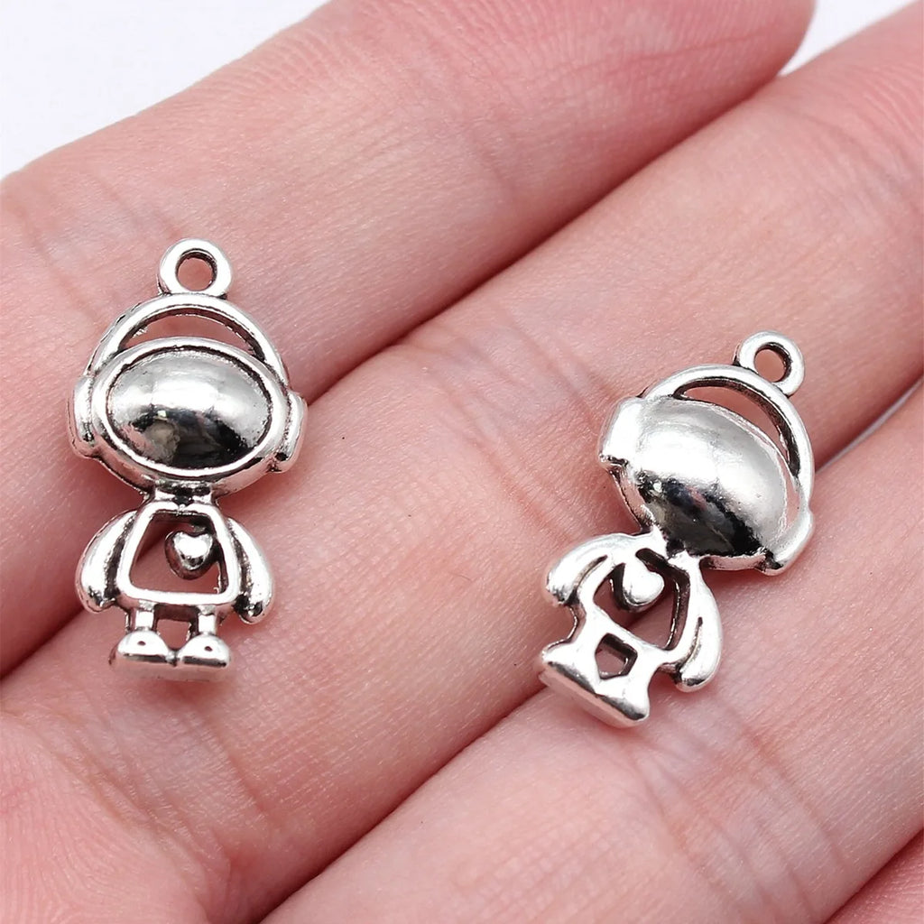 22x11.6x5.8mm 2.3g Antique Silver Zinc Alloy Heart Astronaut charm pendant for DIY necklace bracelet jewelry