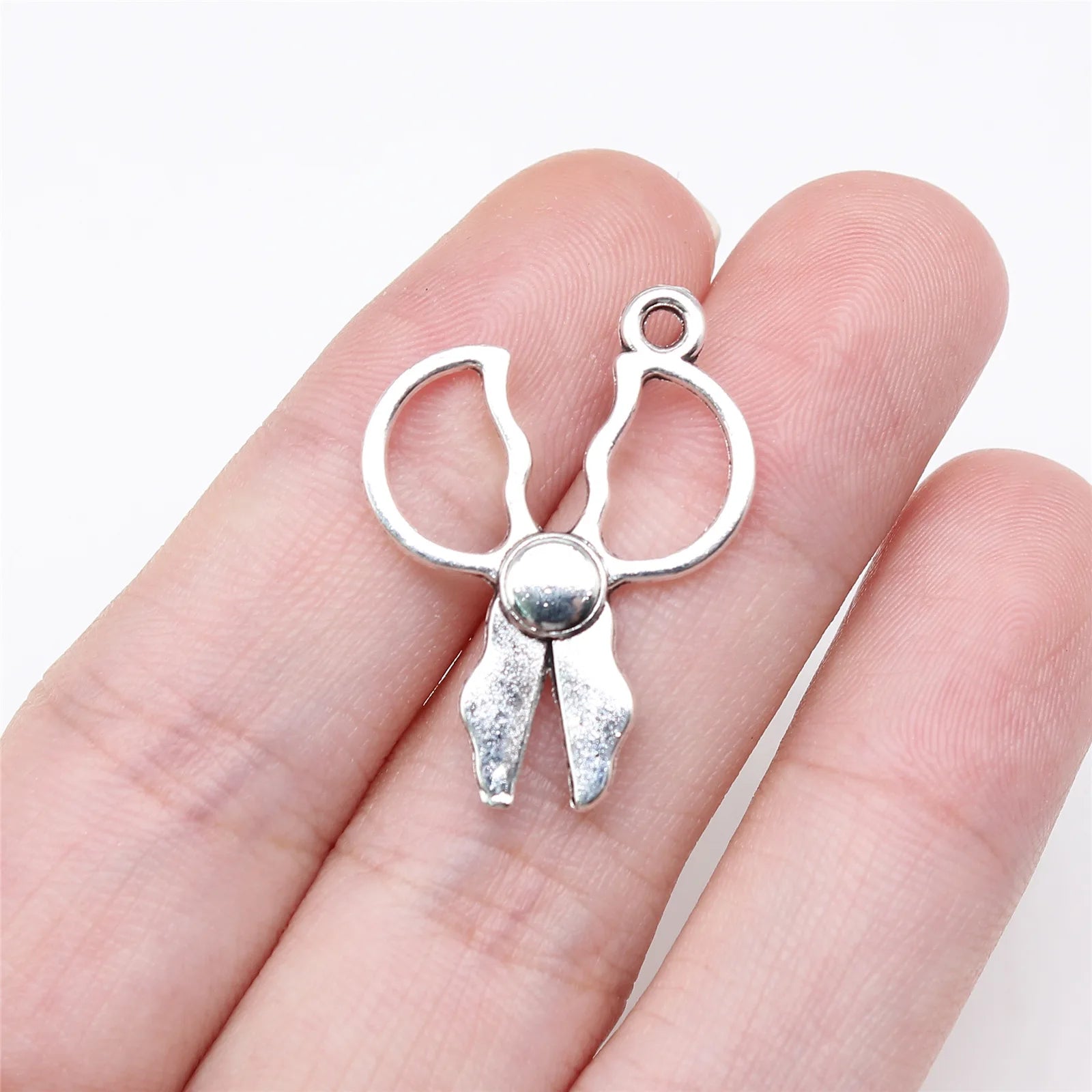 27x20mm 1.4g Antique Silver Zinc Alloy Scissors Charm Pendant for Necklace Bracelet DIY Jewelry Making