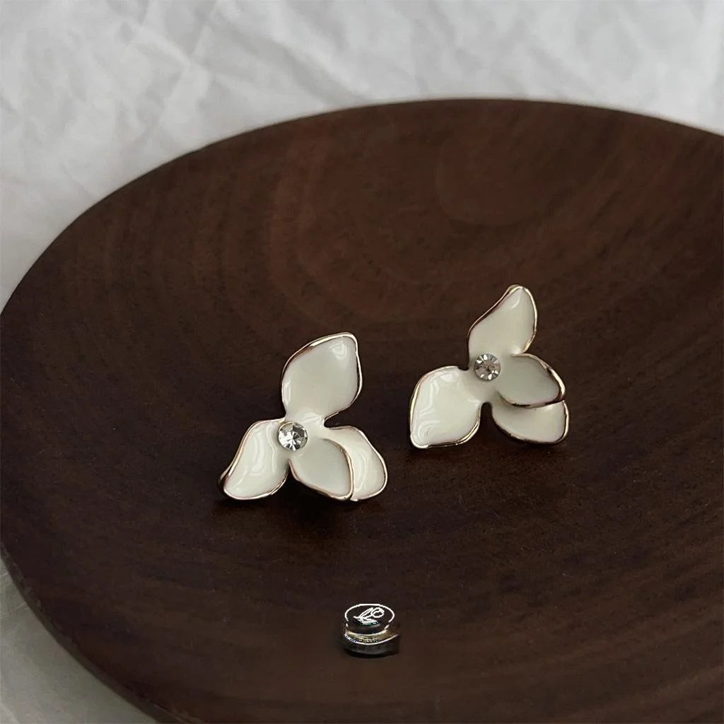 French Vintage Cream White Iris Flower Copper Stud Earrings For Elegant Everyday Wear